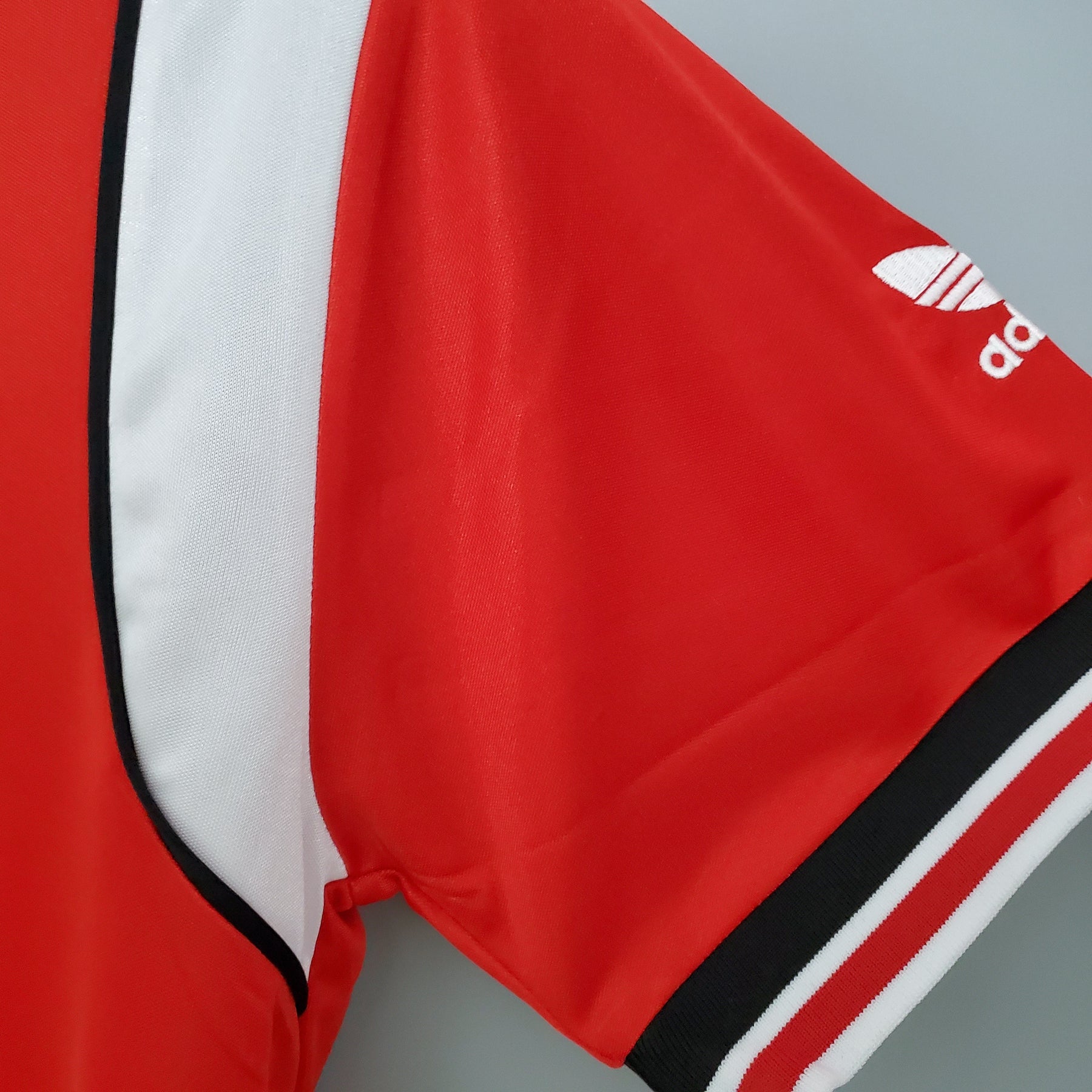 MANCHESTER UNITED I 1985 HOMBRE (RETRO) - TIENDA DEL JUGADOR