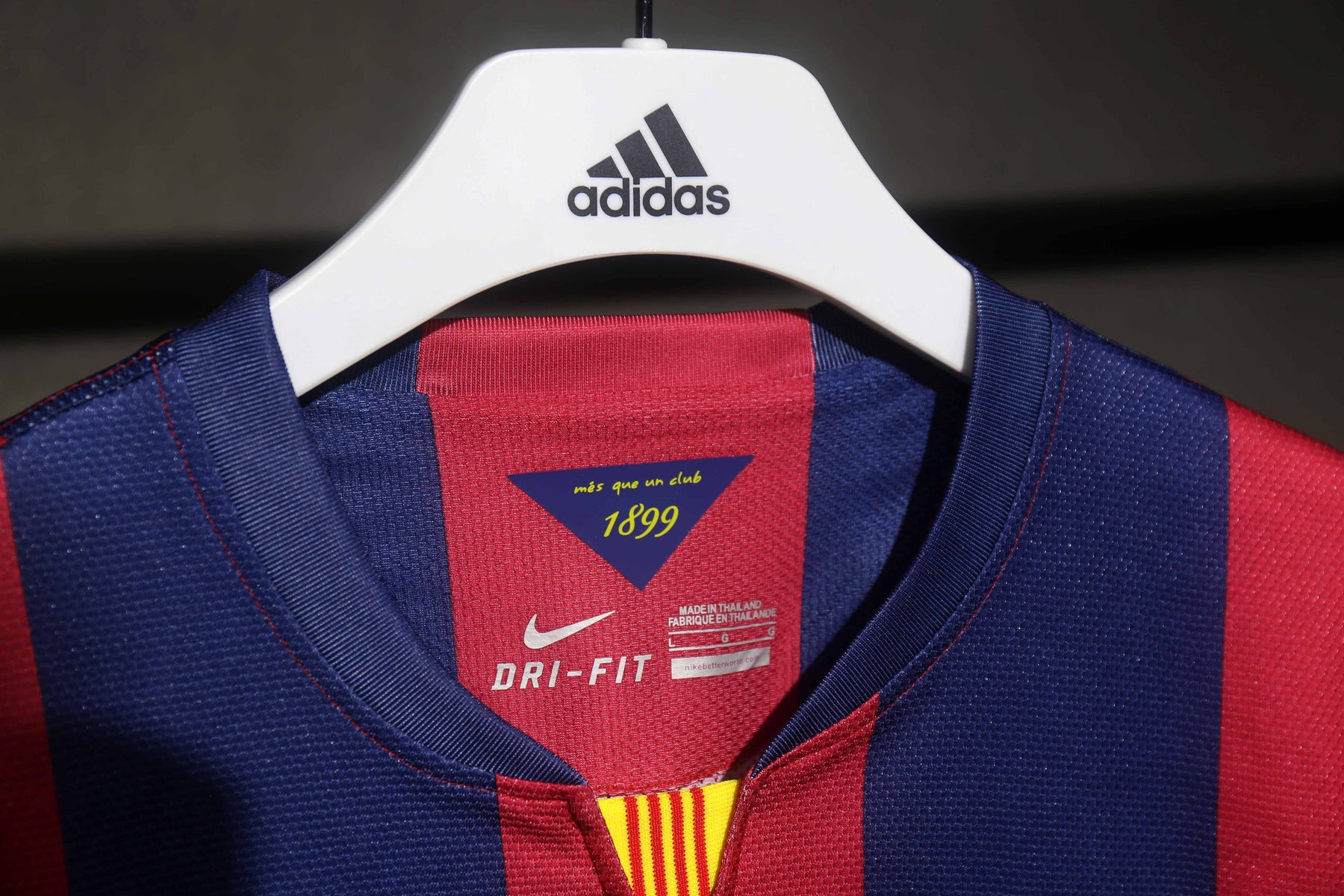 Camiseta Barcelona - Primeira Equipación Retro 2014/15  + 3 Regalos 🎁