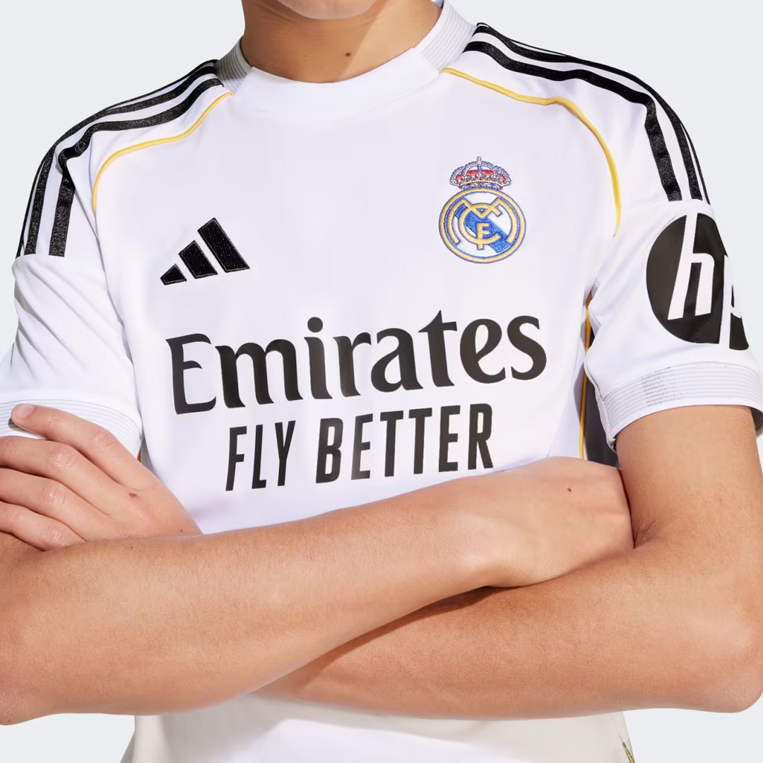 Conjunto Niños Real Madrid Primera Equipación 2025/26 + 3 REGALOS 🎁